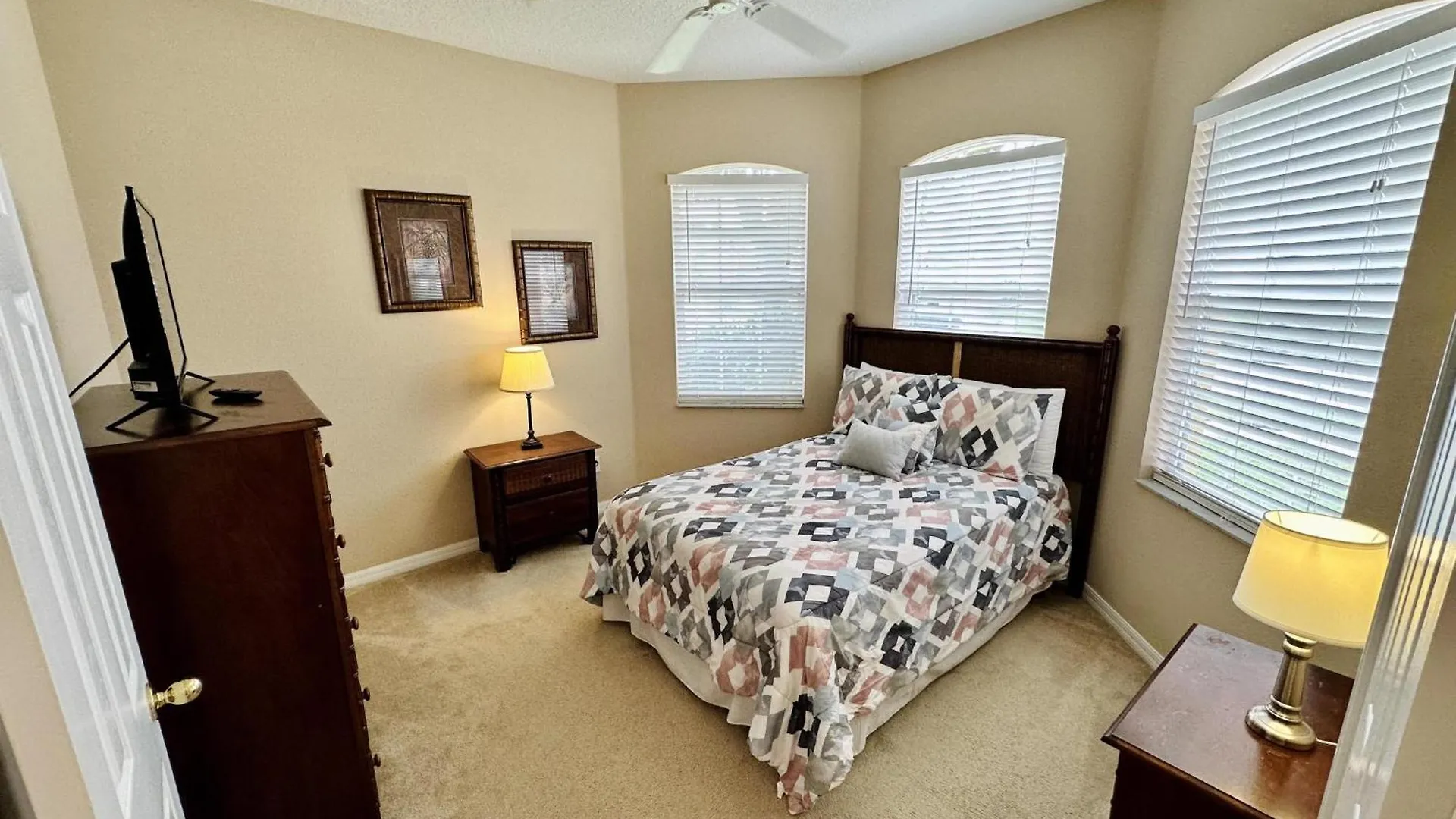 Recently Upgraded Home With Pool, Near Golf! Davenport