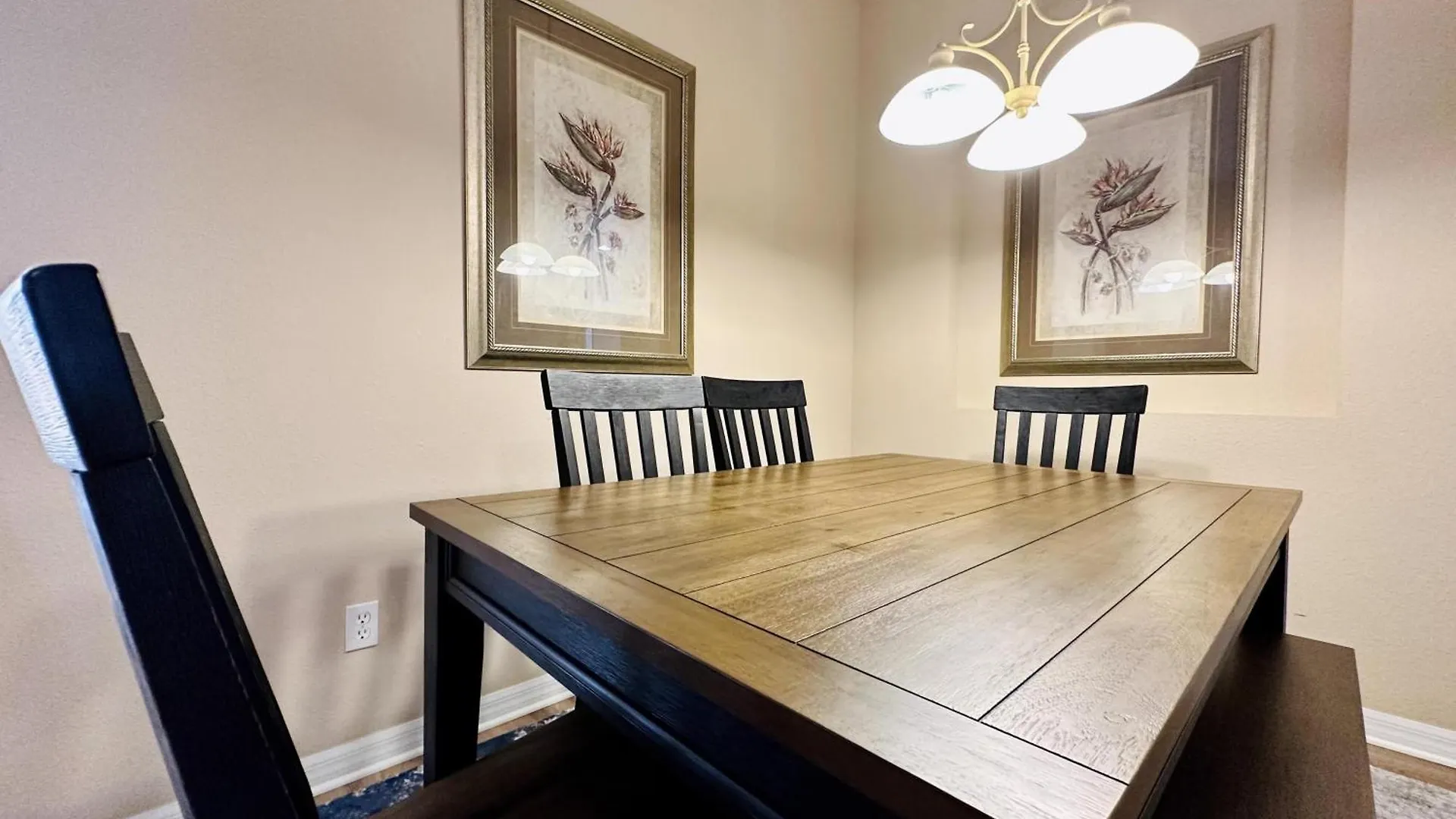 Recently Upgraded Home With Pool, Near Golf! Davenport